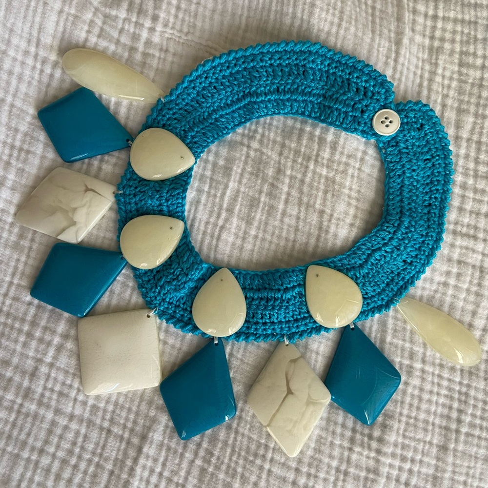 Turchese necklace. Cotton and plastic.
